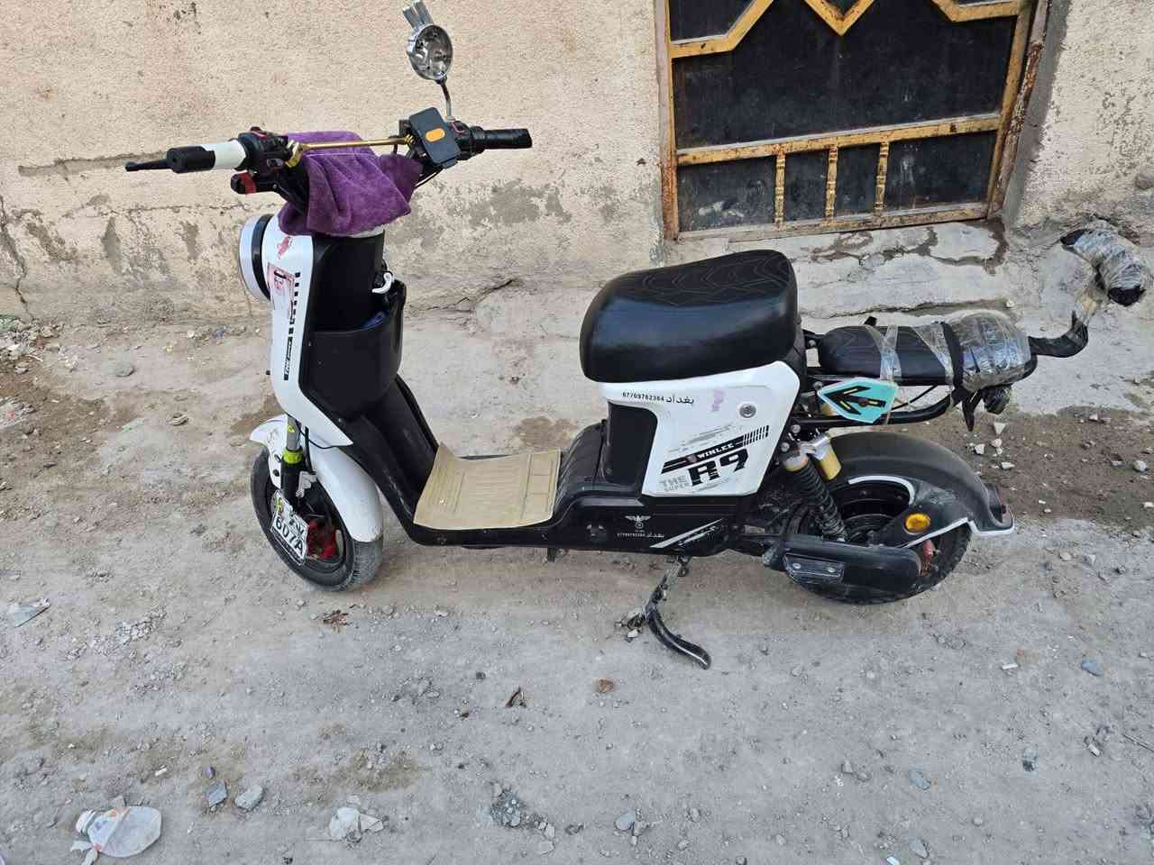 سلام اعليكم  دراجه شحن R9 للبيع دراجه نظيفه 
مواصفات دراجه 
1-الايت عالي -ناصي 
2-دبل اشاره 
3-اشاره يمنه - يسره 
4-ترجع بگ تقره R بشاشه 
5-اربع سرع 
6-بطاريات جدد 
7-مسجل شغال 
السعر راسل خاص وتدلل   
 للتواصل ***********وتساب 
عنوان حي أور
