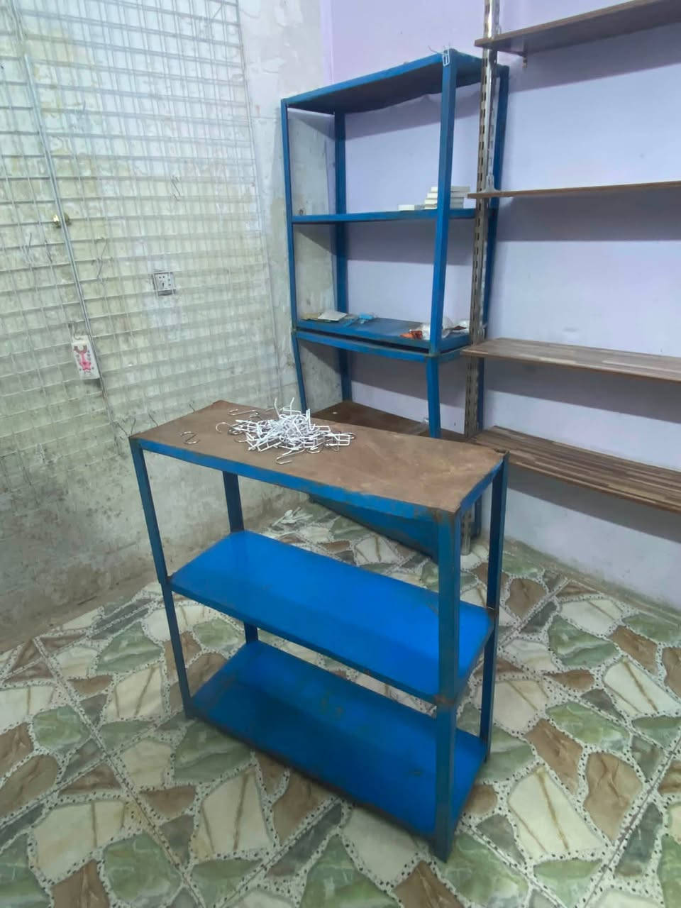 لبيع رفوف
استفسار ***********
