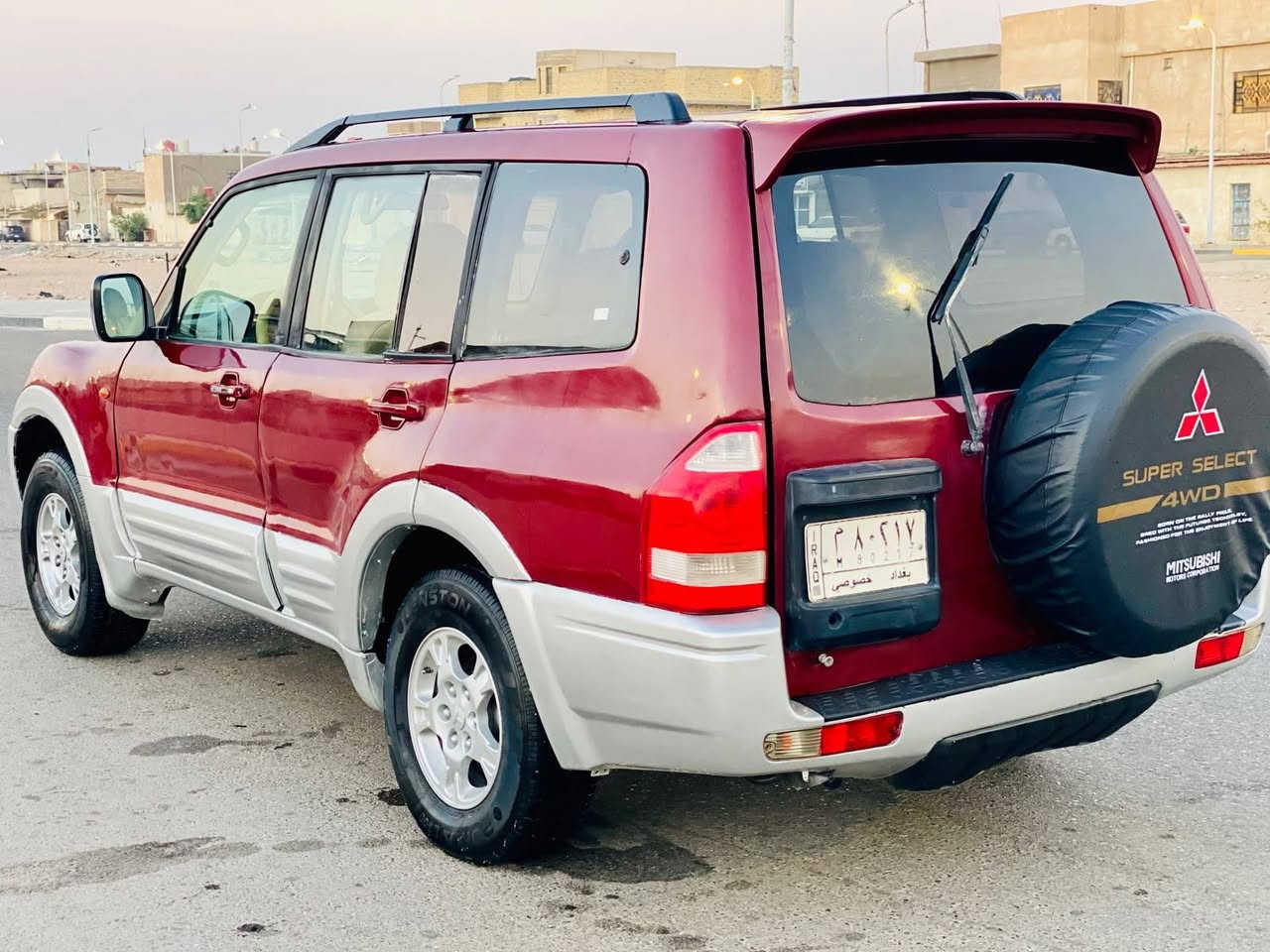 السلام عليكم للبيع باجيرو موديل 2002 رقم بغداد تحويل ثاني يوم سياره مكفوله من الكصه والنقل والضربه والكلبه والعيب الشرعي مكينه وكير اوتماتيك فيفيتي  حداده طخم تاير ويلكب جدد سياره جاهزه وجديده السعر57الاستفسار الرق***********مكان السياره البصره
