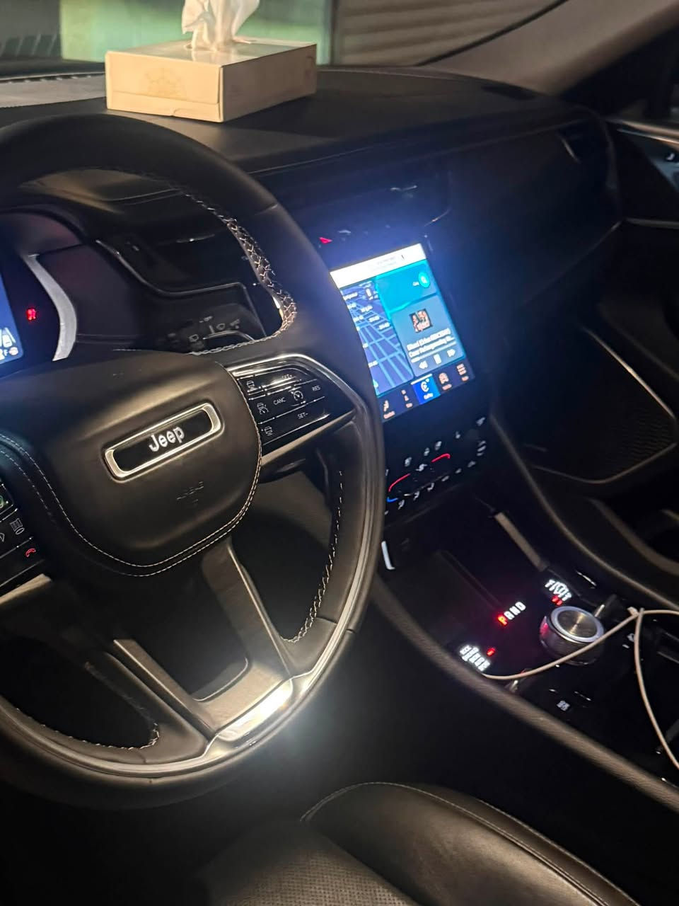 للبيع Jeep Grand Cherokee Overland 2024 – 5 ركاب 🔥🔥
سيارة أوفرلاند فل مواصفات، وارد أمريكي، فخامة وراحة وقوة 👌

🔹 محرك 6 سلندر 3.6 لتر
🔹 قوة 293 حصان
🔹 دفع رباعي 4×4
🔹 قير أوتوماتيك 8 سرعات
🔹 تعليق هوائي رفع ونزول
🔹 بانوراما
🔹 مقاعد جلد كهربائية
🔹 مساج للمقاعد الأمامية 💆‍♂️
🔹 ذاكرة مقاعد السائق والراكب
🔹 تدفئة وتبريد المقاعد
🔹 تدفئة المقاعد الخلفية
🔹 تدفئة المقود
🔹 كاميرات وحساسات
🔹 رادار أمامي
🔹 مثبت سرعة ذكي
🔹 المحافظة على المسار
🔹 النقطة العمياء
🔹 فرملة طوارئ
🔹 بصمة وتشغيل عن بُعد
🔹 باب خلفي كهربائي
🔹 شاشات
🔹 Apple CarPlay
🔹 جنوط 20 إنج
🔹 LED كامل

سيارة راقية جداً ومواصفاتها كاملة، راحة وفخامة وقوة. 
حدثها باب الخلفي ودعميه الخلفيه الباب مبدل نفس الون. والدعاميه مصلحه مابيها اي صبغ. فقد بل دوسه مال الباب كد شبر. 

📍 الموقع: حي القاهره. ……..
📏 الممشى: 8500ميل ……..
🎨 اللون: رصاصي
💰 السعر: 37500$……..
📞 رقم الهاتف: ***********……..

للتواصل الجاد فقط، السيارة تستحق المشاهدة. �
