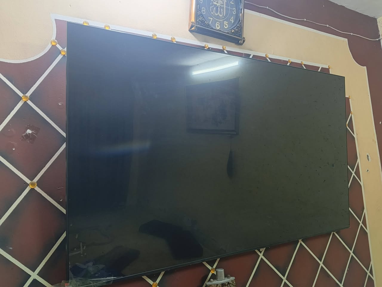 ٧٥بوصة • شاشة • بيها مجال