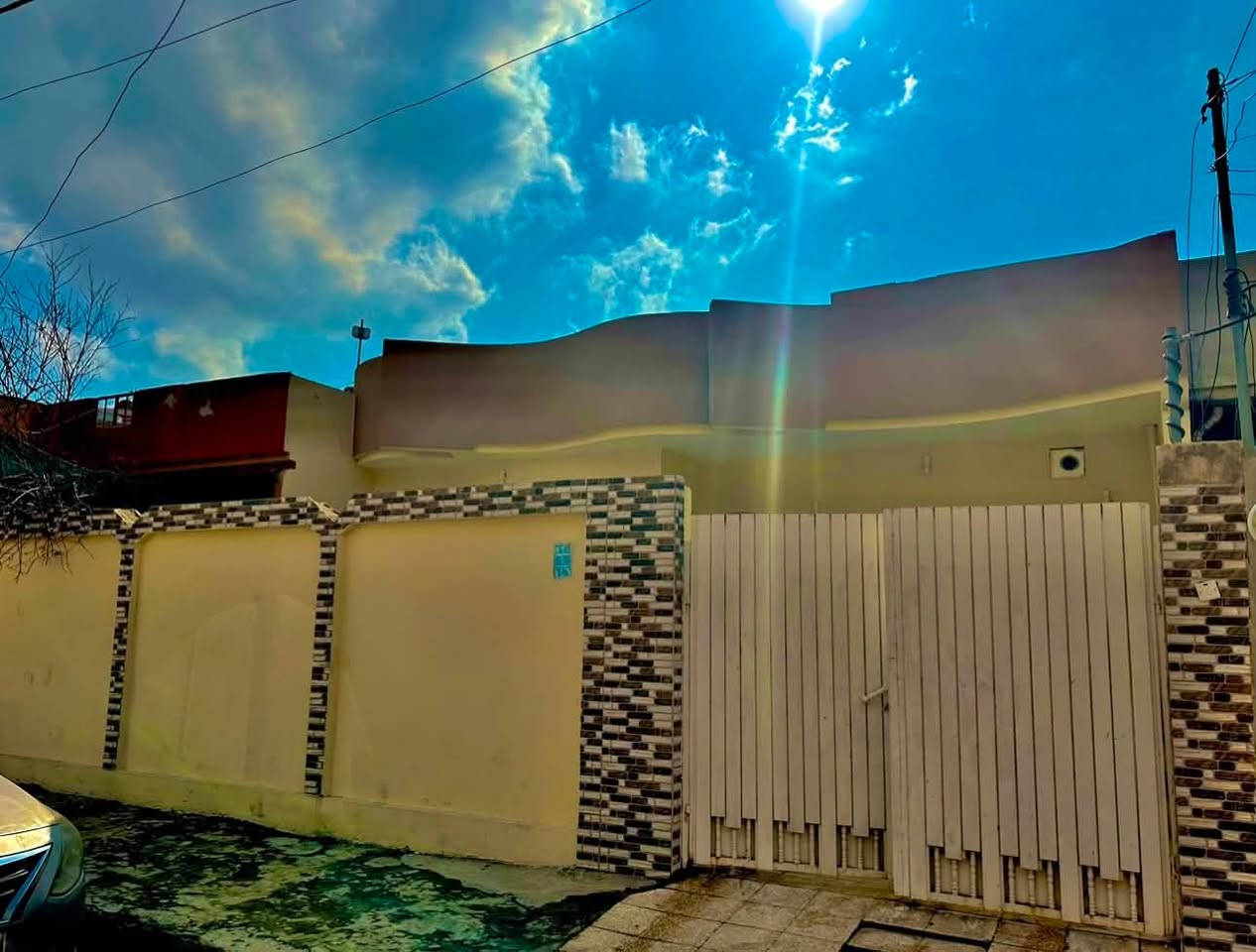 بيت للبيع 🏠
مساحه البيت 200 م
غرفتين نوم هول استقبال 
موقع حي بتول قرب بنزين خانه حاصود
للاستفسار ***********
