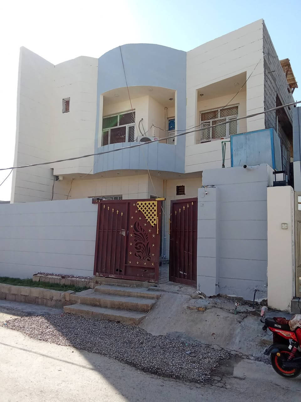 السلام عليكم بيت مساحة 200 متر للبيع طابقين كامل مكمل سقوف ثانوية وسيراميك طابقين الموقع ديالى بعقوبة التحرير الزراعي محمد ليلى للاستفسار المراسلة خاص او الاتصال على الرقم ***********
