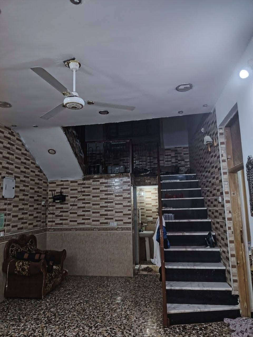بيت للبيع
بيت للبيع مساحة 400م نزال 20 وعرض 20 بناء حديث 2021 طابوگ طابق واحد متكون من صالة 6×4.5 ومطبخ 4.5×5.5 وهول 10×4 وغرفتين 4×5 وحدة منهن سويت وصحيات خارجية وداخلية سند 25 الموقع-حلة-النخيلة الغربية قرب منطقة الخريبات 
*بي محل 
السعر مناسب 
للإستفسار:***********
