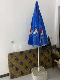 شمسية • كبيرة • نظيفة