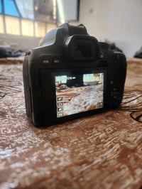 للبيع كاميرا Canon 850D الاحترافية + عدسة   85mm للبورترية والجودة الع...