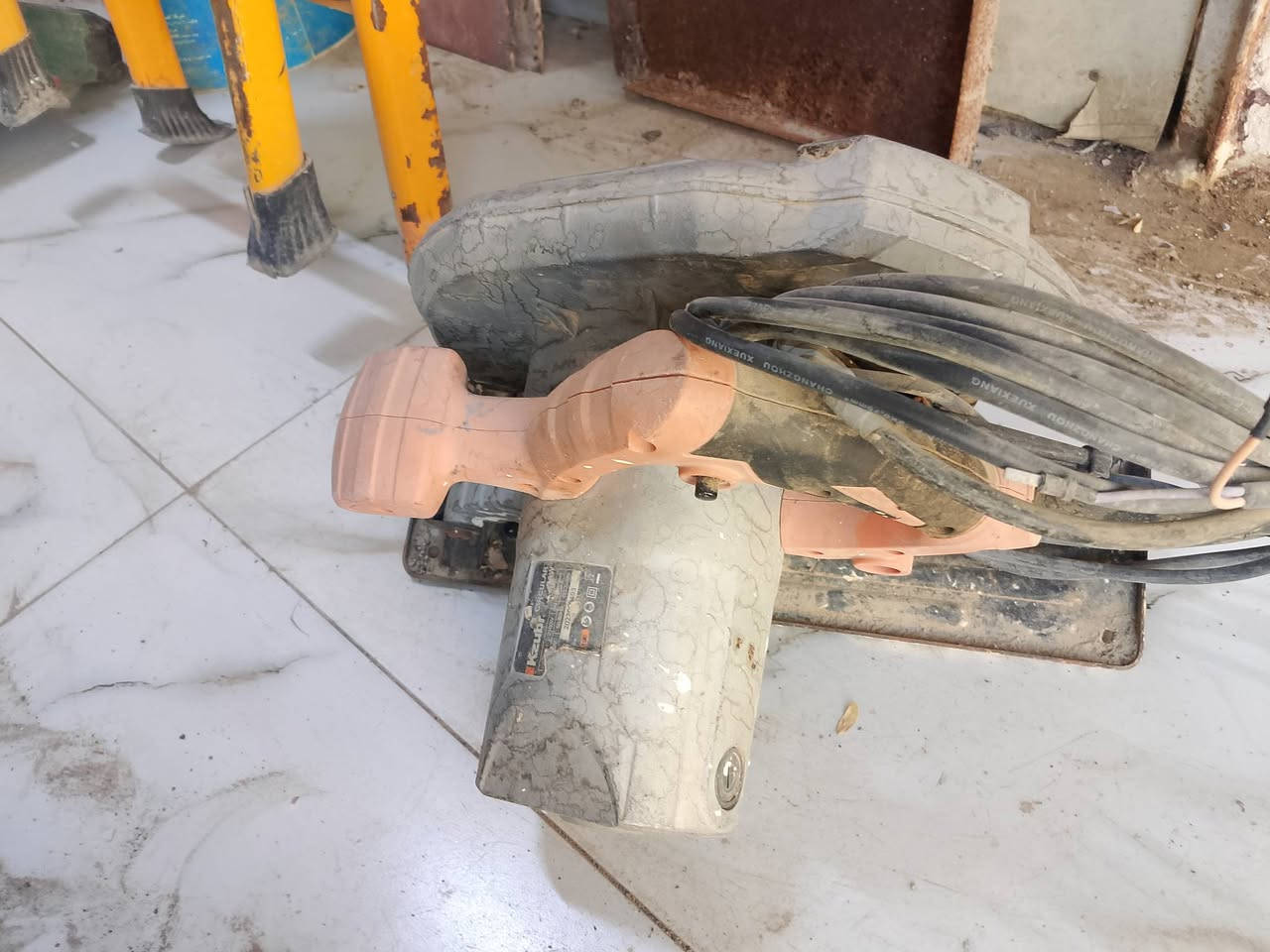 غراض للبيع منشار كهربائي كتر يدوي عدد 2 شغالات شرط مامصلحات شطرة ***********

