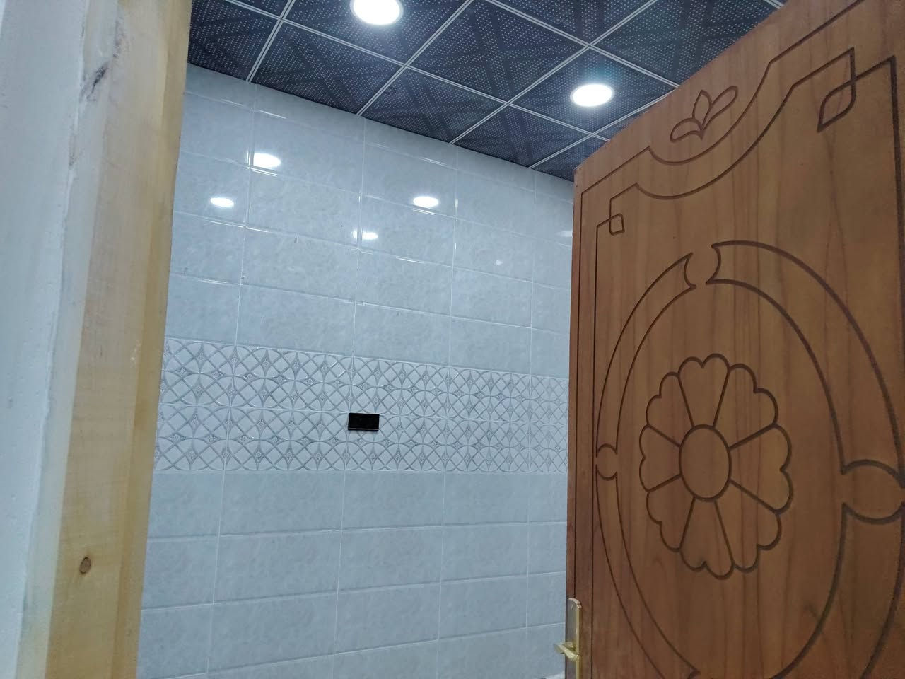 بسبب الوعود الكاذبة تم اعادة المنشور بيت123 متر ركن مجمع الجوادين سيد حبوب سند ٢٥ يداور سهم بالعقار  أول البيوت جميع الخدمات متوفرة يتكون من غرفتين
حمامات داخل وخارج صالة مطبخ حار وبارد ستقبال مدخل بيتونا سطح سقوف ثانوية  شغل درجة أولى السعر55الاستفسار من صاحب الدار يرج الاتصال على الرقم
***********
