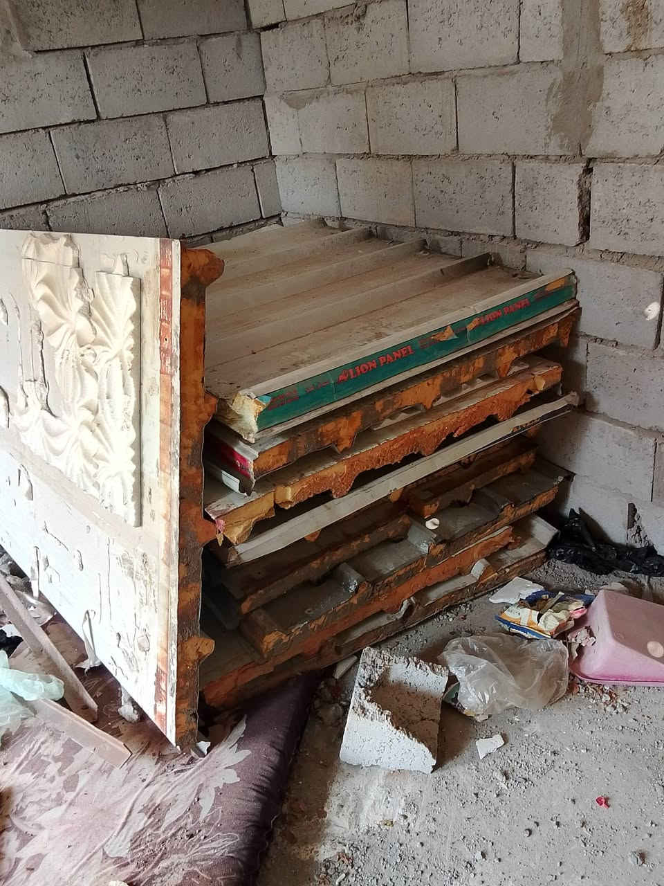 سندويش للبيع قطع زغار متر ومتر ونص 
مكان بغداد جسر ديالى 
***********
