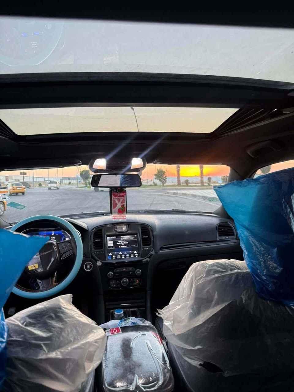 🚗 كرايسلەر 300 (ئۆباما) بۆ فرۆشتن 🚗**
* **مۆدێل:** 2019
 * **مواستفات:** S (فول مواسەفات)
 * **ڕۆشتووی راستەقینە:** 79,000 مايل (بە شەرت)
 * **دۆخی بۆیاغ:** دوو پارچەی نوێ بۆیاغە، بەبێ ئەوەی ناوی گرتبێت (چوارچێوە و ناوەوەی بێ کێشەیە).
💰 **نرخ:** 225 وەەرەقە ($22,500) - کەمێک مەجالی تێدایە.
📞 **ژمارەی پەیوەندی:** ***********

**🚗 كرايسلر 300 (أوباما) للبيع 🚗**
 * **الموديل:** 2019
 * **المواصفات:** فول مواصفات (مواصفات S)
 * **المسافة المقطوعة:** 79,000 ميل حقيقي
 * **حالة الصبغ:** قطعتين صبغ جديد، بدون دواخل (داخل السيارة سليم تماماً)
💰 **السعر:** 22,500$ (225 ورقة) - قابل للتفاوض البسيط
📞 **رقم التواصل:** ***********

