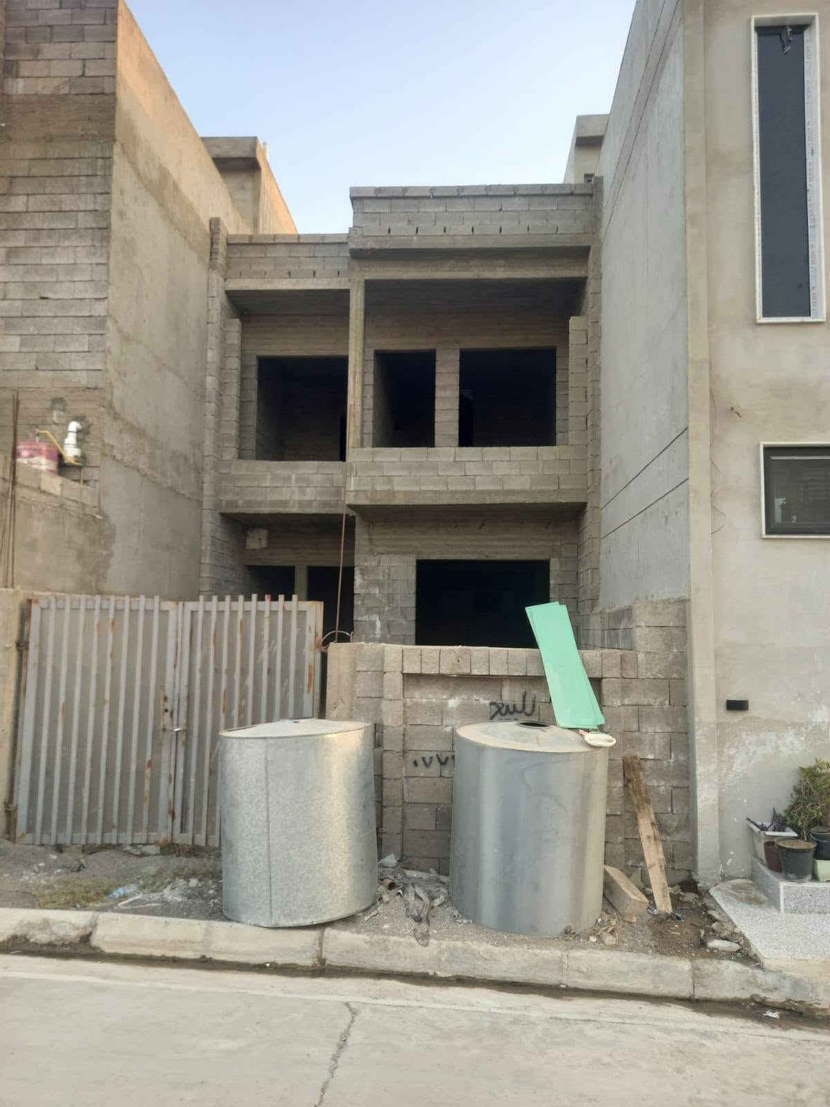 دار بالتعليم ١ هيكل للبيع ١٥٠ متر طابقين وبيتونة سكني طابو الزهور العمق ٢٥ الواجهة ٦ *********** واتس اب التفاصيل ٥ غرف
