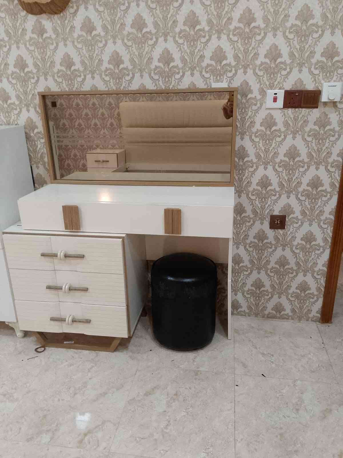 للبيع غرفه نوم شرط النظافه 7 قطع سعره 750 للاستفسار اتصل
***********
