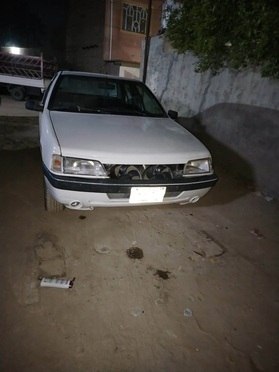 بيجو 405 رقم بسمي بغداد مامضروبه فقط خياسات تنقيص تبخير مابيها باتري مشط جديد. بس فريز يرادلها  سعرها 28 وبيها مجال قليل مكاني بكرلي الحله ***********
