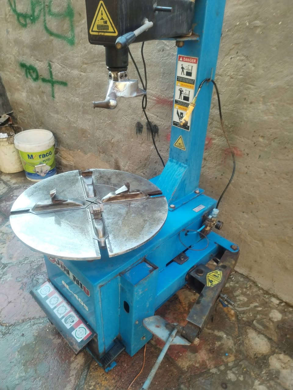 كمبريسر 320 التر مشترك سنكل كهرباء وبانزين شغال وخالعه حجم 22 للبيع الناصرية قضاء الشطره ***********
