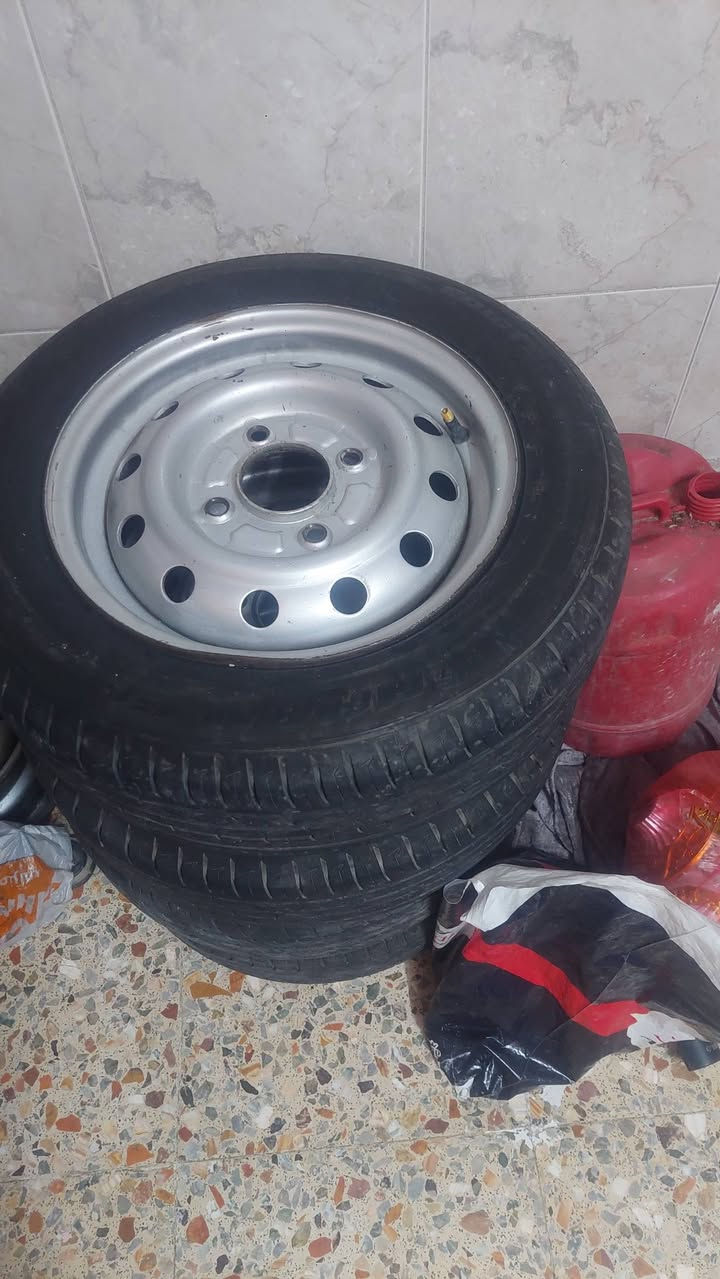 للبيع تخم تاير اصلي مال شركة
اخو زيرو السعر 150 الف وبي مجال بسيط 
عنواني بغداد الحبيبيه 
***********
