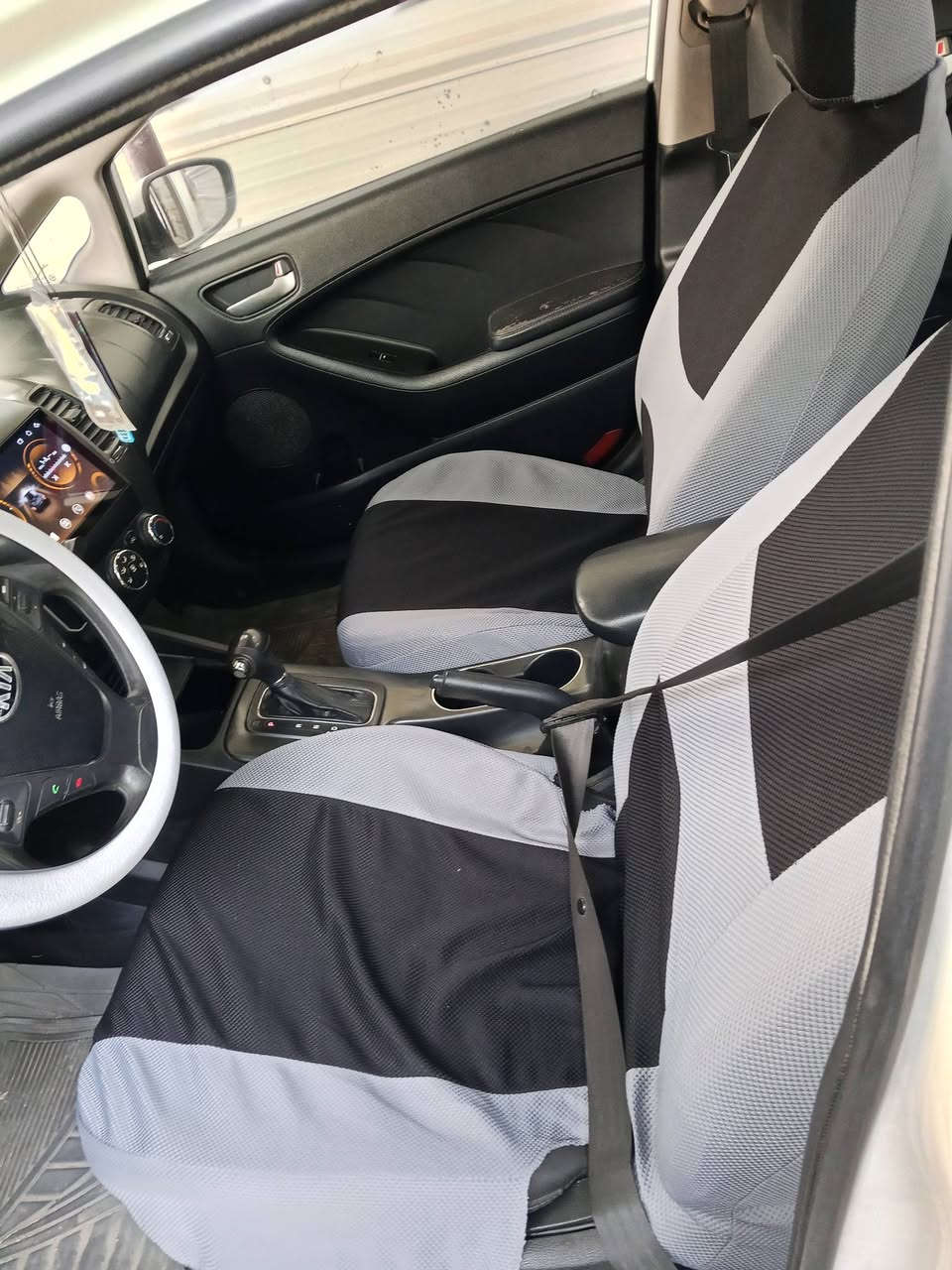 السلام عليكم سيراتو 14خليجي للبيع محرك 1600 دوش بيه جاملغ ايمن صبغ وشبر بالبنيد واقل الشبر بالهلال  كير محرك مكفول تبريد  خير من الله تخم تاير جديد باتري جديد صدر خلفي جديد شاشة تحكم ستيرن  السيارة كلشي ما تصرف عليه الله شاهد كبل للشارع سنوية باسمي قبل شهر من حولت باربيل هزة جديد ورقم جديد  سعره 110 وبيه مجال قليل مكاني واسط- صويرة 
***********
