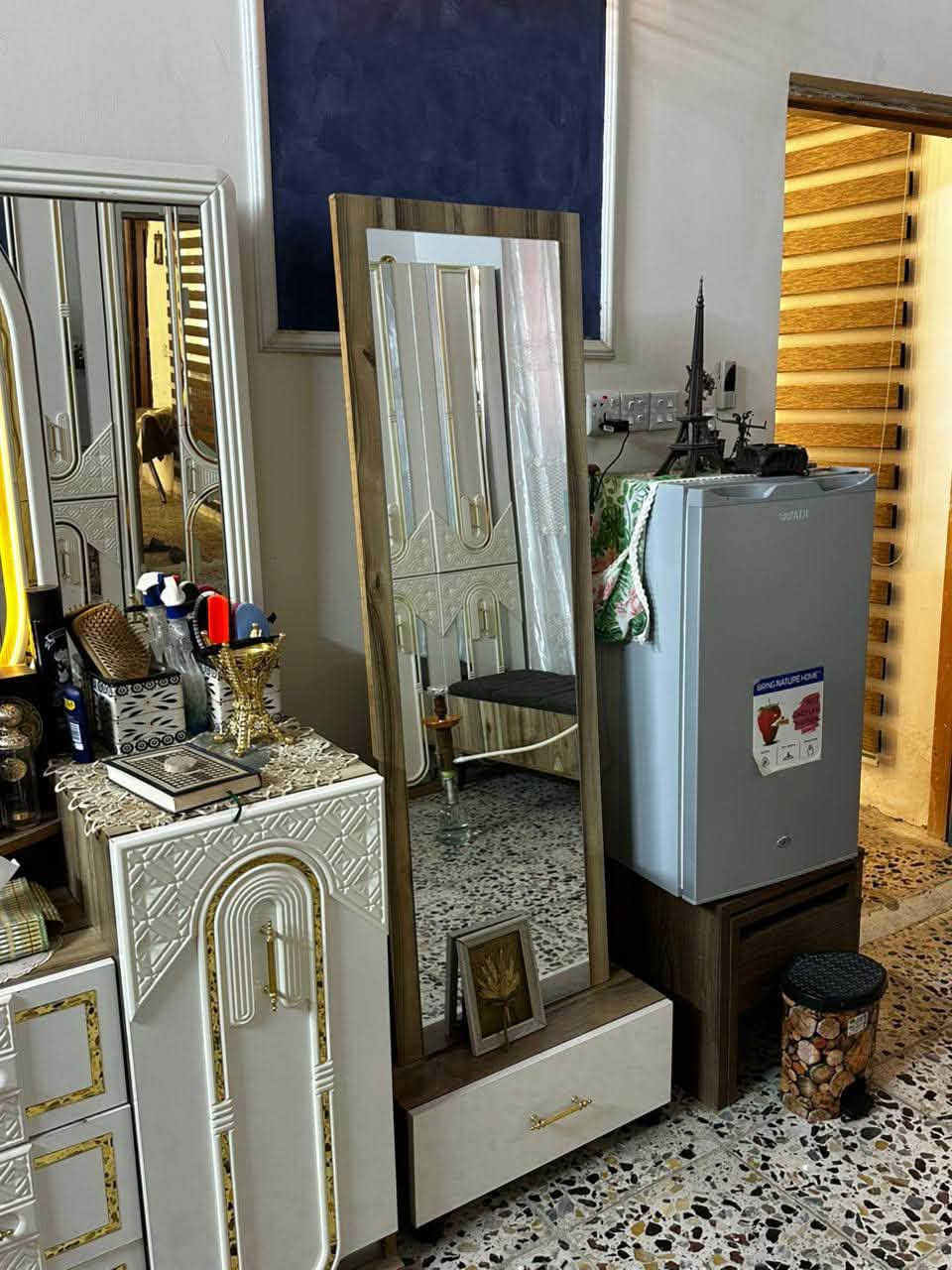 غرفه نضيفه 100‎%‎ زلغ واحد مبيها  9قطع بمليون ونص مكاني مدينه الصدر ***********
