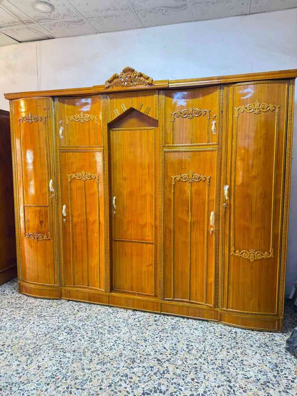 السلام عليكم 
غرفه صاج عࢪاقي مستخدام 
غرفه5 /ابواب 📌
السعر 650 
نضافه 80/💯 
معا نقل فقط داخل بغداد 
واتساب ***********
