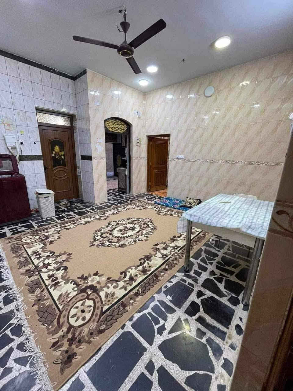 ⭕️قرب مرطبات كراميلو
💢المساحة : 400 م سند (واقع حال 420 م)
💢الواجهة : 17.5 م
💢النزال : 24 م

طابقين 
مكون من ست غرف نوم 
مطبخ حار وبارد 
وصالتين 
استقبال  
وهول 
ثلاث حمامات  
كراج

 ⚠️ الشارع 🚸 : 12 م

🧰⚖️ نوع الملك 🧰⚖️ : طابو صرف سند 

💸💰 سعر 490   💰💸: مليون وبي مجال للاتصال ***********
