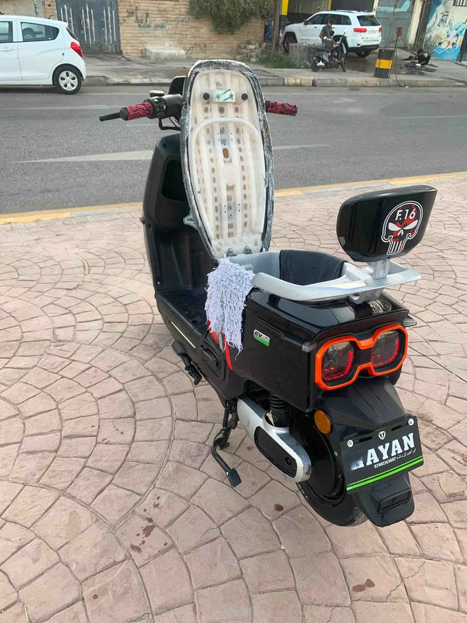 السلام عليكم ماطور ريان ابو عيون سته باتري كرفن الاصلي ملف عقل باتريات شرط انطيك هما ماطور نضافتو ثمانين بل ميه ثلاث سرع نضام رجوع للخلف بي بارك بريكين دسك لايت تكه وحده تشتغل  اشاير هورن كلوً شغال ماعدا الايت تكه وحده بس رقمي ***********سعر 725 موديل 2024 ميعجبك المنشور اعبر  سرعه ستين حقيقي

