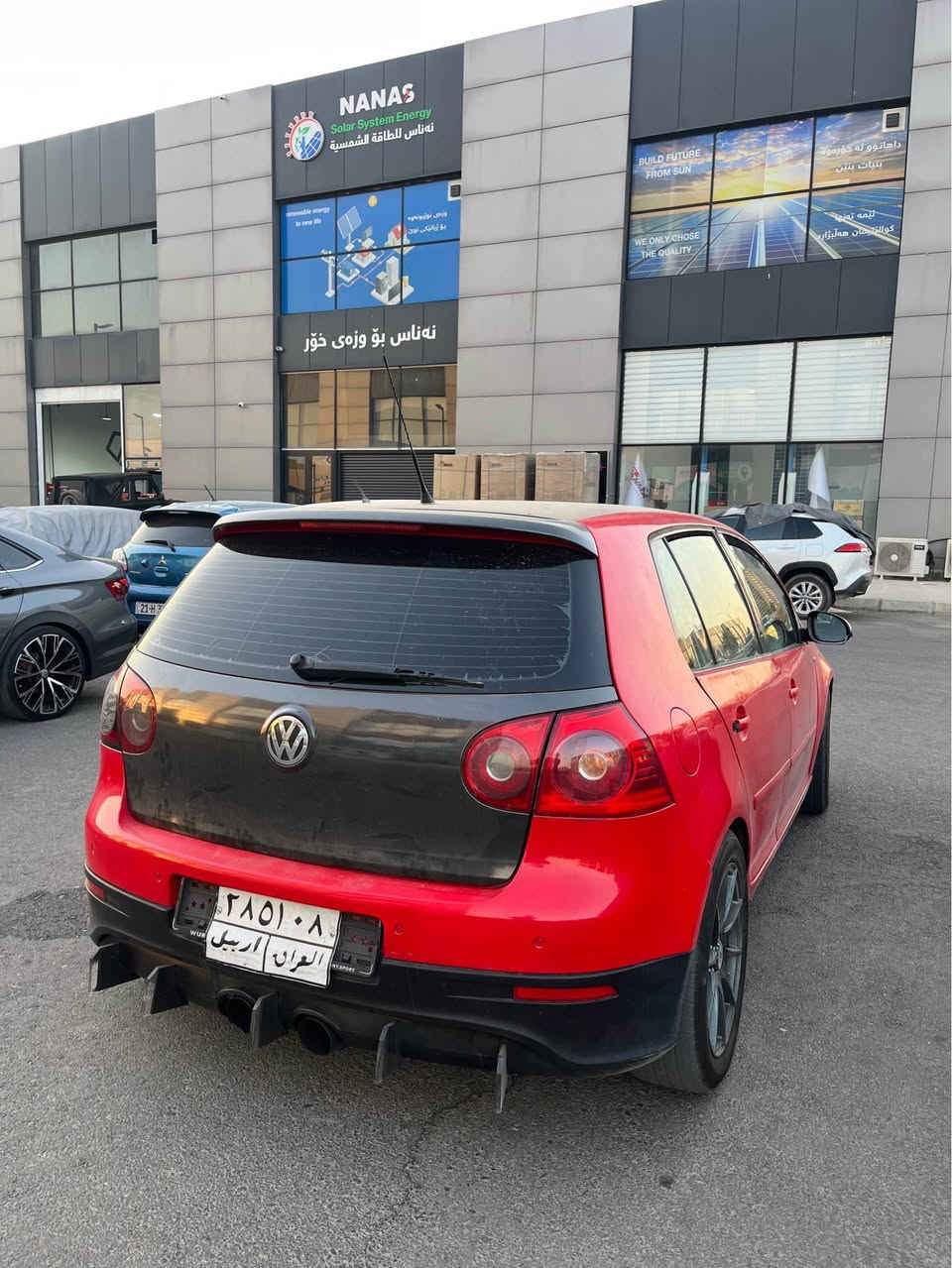گۆلف 5بيلادی  GTI  ٢٠ تۆربۆ فول مواصەفات  2009
سبوخ حامە کالبونە وی هەبوە ٢ پارجی ليدراوی هەيە پشتو پيش کەپس گيرو موکينە بيلاد ٦گير مەرخوب  
خرامە ١٠ وەرقی لەسەرە  بۆ زانياری تەلەفۆن بکە ئەگەر مشتەری نی بيزارم مەکە  سە عری٦٧ مەجال  *********** أربيل, العراق
