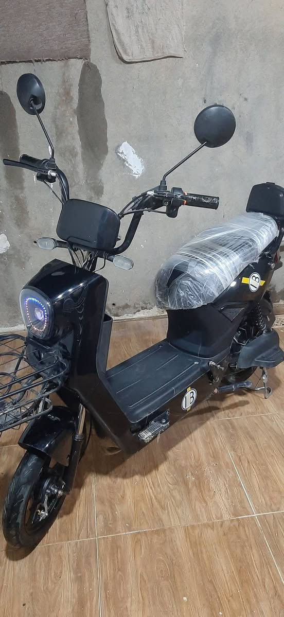 باسکیلی شەحن بۆ فرۆشتن مۆدێلی تازە 90 ئەڕوات مانگێکە کڕیومە 4 پاتریە زۆر تازەو جوانە خۆم 420 پئ داوە ئەڵێم بە 230 مامەڵەیە کەم *********** السليمانية, العراق
