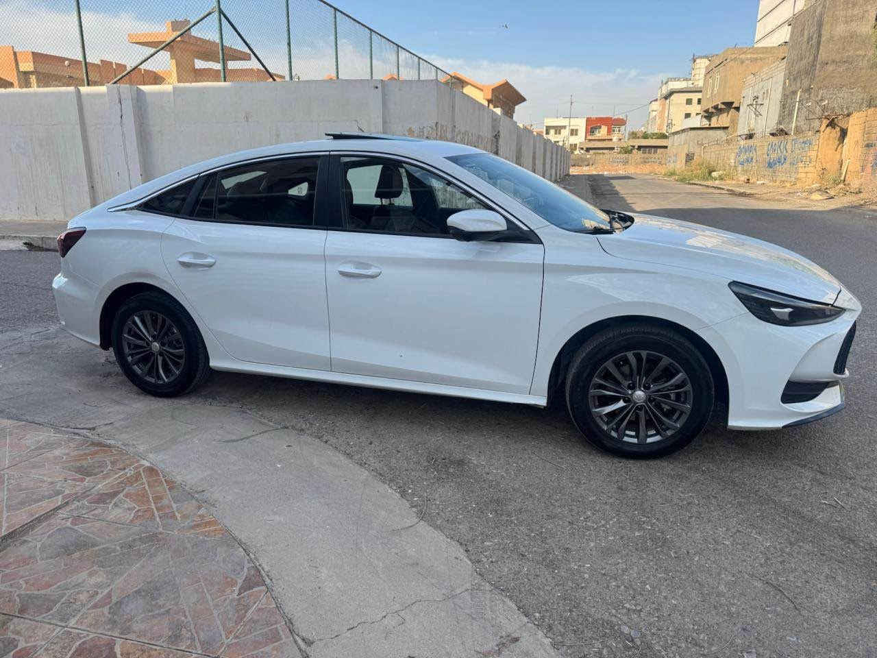 MG GT 2025 
فول مواسەفات شاشە اکتیف ٤ زمان ٥ کامیرە سلاید فول سبوغ و تەعدیل و تەزرەی نیە قۆپەک لە جاملغی پشتەوەی سەکنە دەستکاری نەکرایە لە رەسمەکە دیارە نرخی 117 مەجالەکی کەم *********** أربيل, العراق
