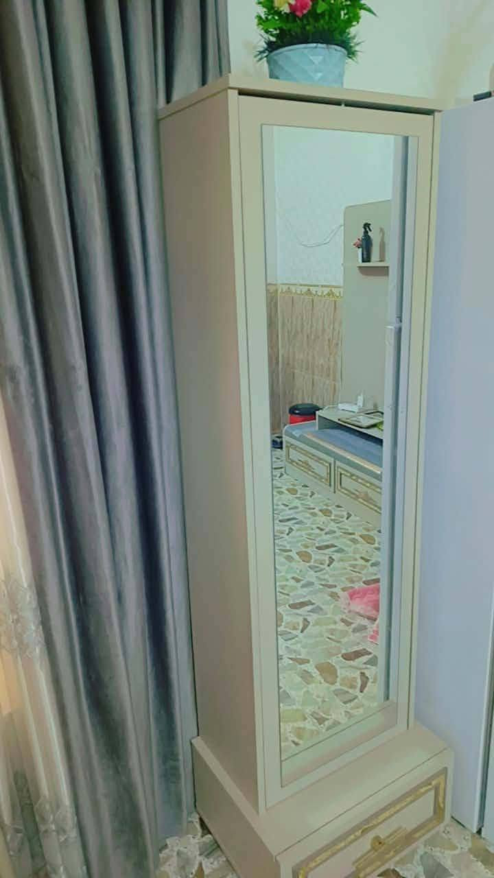 غرف خشاب تركيه نضافه وجديده مستخدمه شهرين فقط
*********** رقم صاحبهه لاتراسلني يريدهه بمليون ونص
