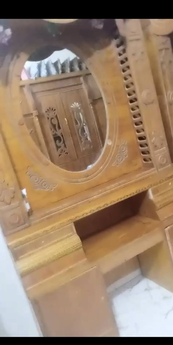 غرفة نوم • استعمال قليل • للبيع