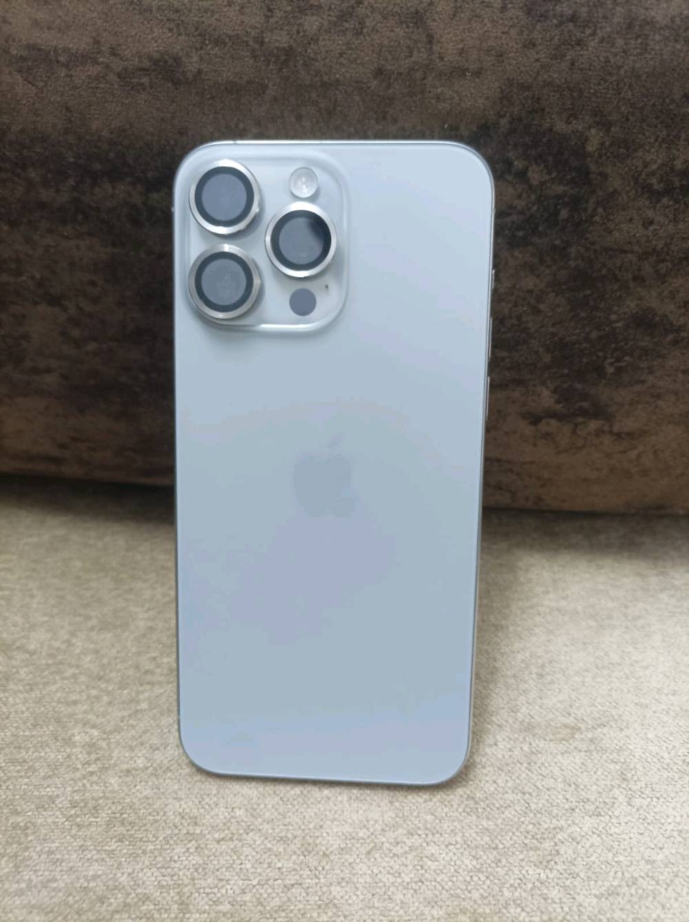 للبيع: iPhone 15 Pro Max
​الحالة: ممتاز جداً (مثل الجديد)
​المساحة: [ 256 جيجابايت]
​اللون: [تيتانيوم]
​نسبة البطارية: [. 87. ]
​الملحقات: الكرتونة الأصلية 
شرق أوسط 
شريحه فعليه مع ضريحه الكترونية
​السعر: [مليون و 150]
المكان: [بغداد]
للتواصل: خاص او واتس 
***********