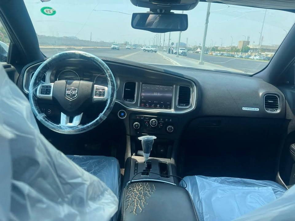 جارجر  ادوات متومه وجاهزه موديل14  جاهزه كير ومحرك وتبريد وحداده شرط بل كارتون ما بيه نقص ما ذب عليه ربع دينار السعر50 وبيه مجال الرقم بيه وتساب العنوان بصره ***********

