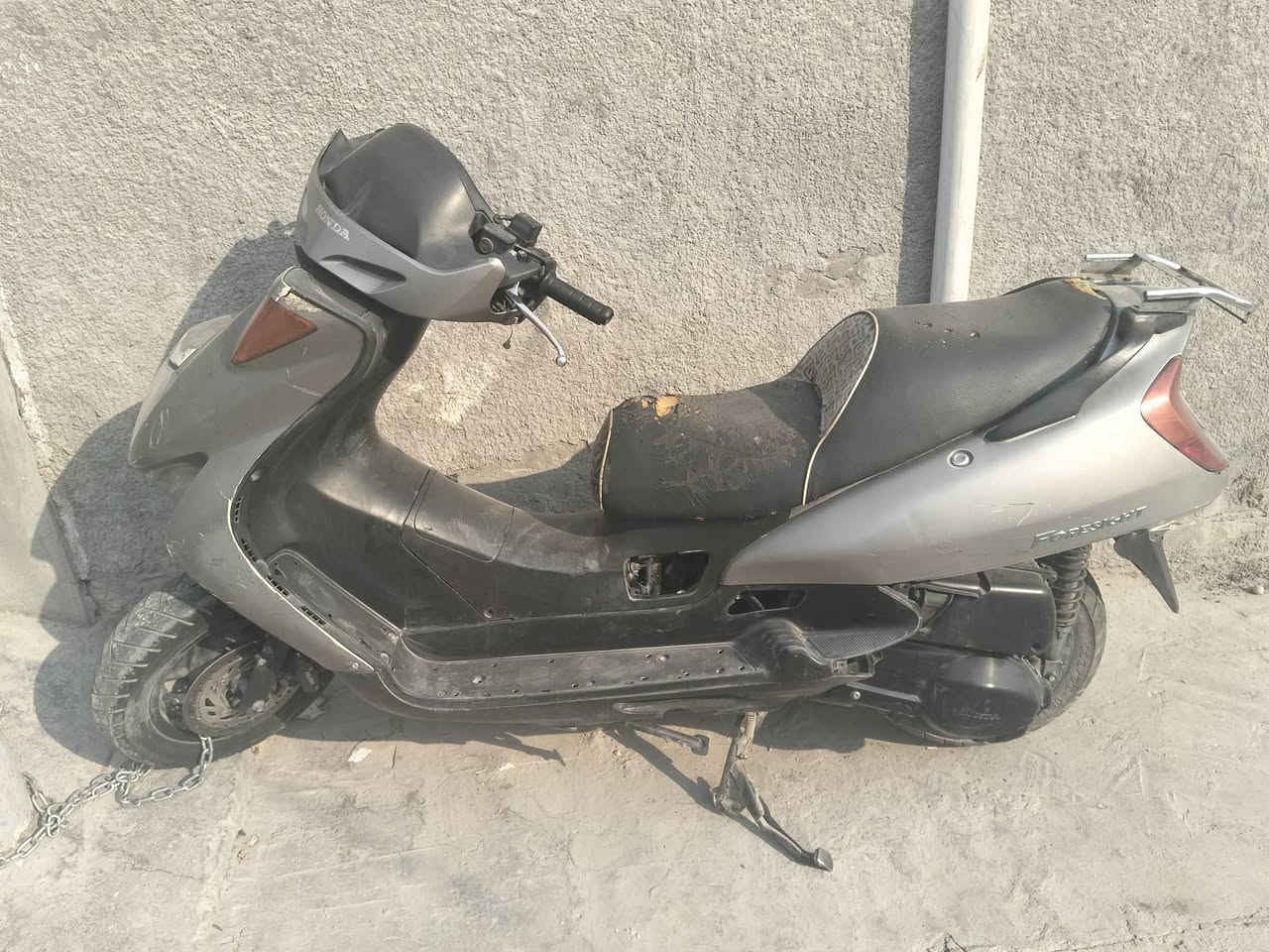 فور سايت (للبيع)
حالتها كما واضح 
مكينة خير من اللة حماوةة مكو ابد 
كهربائيات كلها شغالة بحالة جيدة تيب ممدود عليها
تجي شغل وروح 
الموقع شعب حي البساتين السعر 350
***********متوفر واتساب
