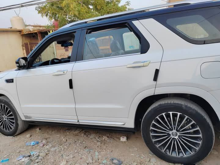 سيارة شانجان  cs95موديل 23 رقم بغداد مميز سنوية وهزة جديدسيارة رياضية متعددة الاستخدامات
فول الفول اعله مواصفات في شا نجان مستحيل تلكه هيج مواصفات 

سيارة شانجان  cs95موديل 23 رقم بغداد مميز سنوية وهزة جديدسيارة رياضية متعددة الاستخدامات
عائلية كبيرة الحجم 7راكب 3صفوف 
دواسة كهربائية
نضام دفع رباعي AWD
ودفع امامي 
سعة الخزان 74لتر
بانوراما كامل اضائة امامي خلفي بتقنية LED
امكانية طي المقاعد الصف والثالث لزيادة مساحة التخزين 
مقاعد جلدية كاملة شاشة لمس ونضام صوتي فاخر 
خاصية المساج في المقاعد الامامية ونضام تكيف هواء اوتوماتيك مع فتحات تهوية للمقاعد الخلفية ونضام كاميرات محيطية 
مع خاصية التسجيل الرباعي 
نضام تثبيت السرعه Acc
لاستشعار الحركة والمركبات الامامية
نضام التحذير من الاصطدام الامامي والفرامل الطارئة الذكية وسائد هوائية متكاملة امامية وجانبية وستائرية نضام الثبات الاكتؤوني للمساعدة في الهبوط والصعود على المنحدرات  ومقاعد جلدية تحكم كهربائي وخزن ذاكرة 
شاحن لاسلكي ونضام تشغيل عن بعد ونضام خرائط وتوصيل الهاتف الذكي نضام التحذير من مغادرة المسار ونضام مراقبة الاطارات  وجنطة كهربائي مع خاصية الفتح بالقدم 
السعر 200$
وبيه محال قليل 
مكان السيارة كربلاء 
للاستفسار 
***********

سيارة شانجان  cs95موديل 23 رقم بغداد مميز سنوية وهزة جديدسيارة رياضية متعددة الاستخدامات
