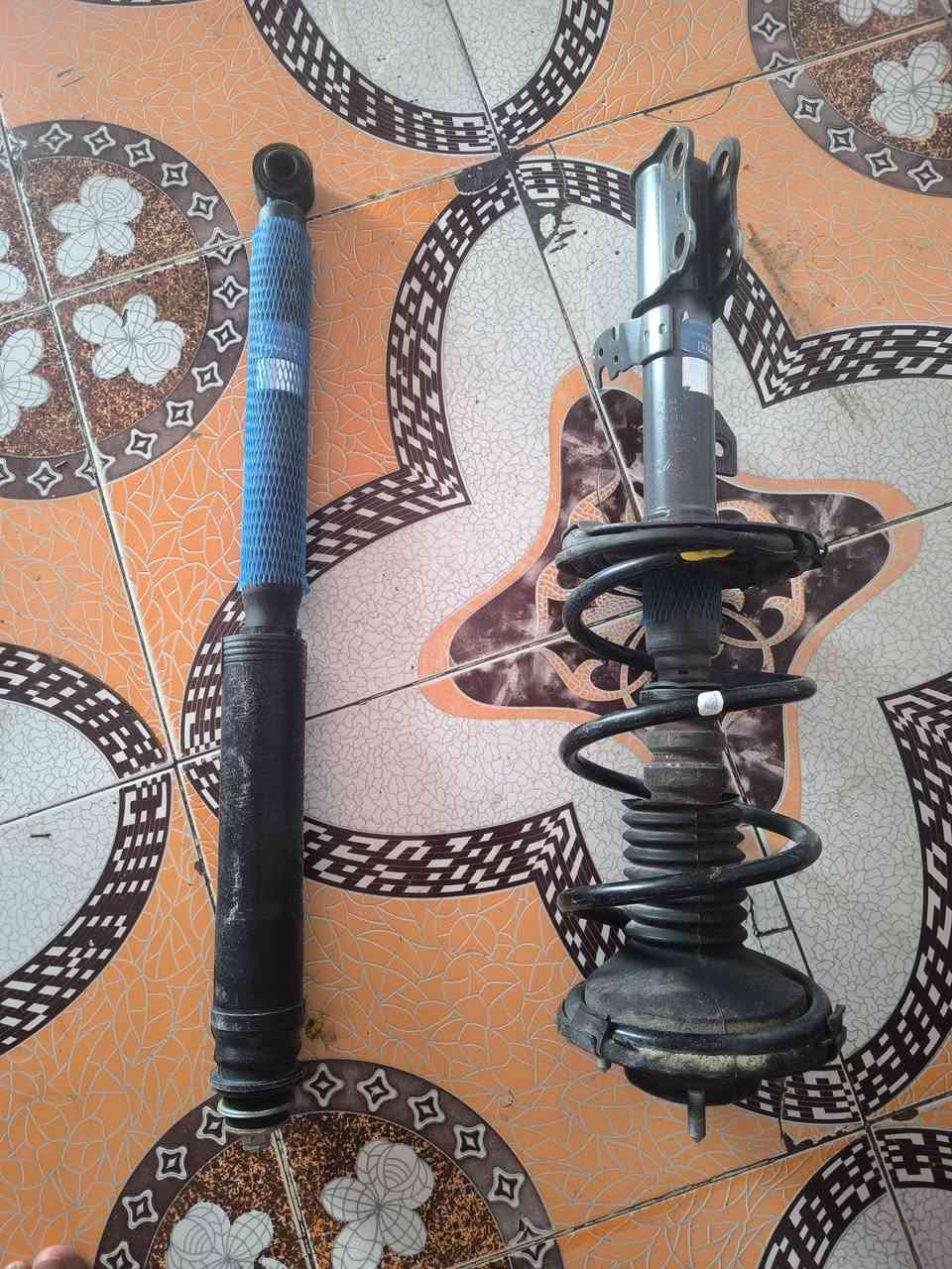 السلام عليكم
اخوان دبلات ابصم غازي 
 عدد اربعه مع اللوي مالتهم 
جديد ما شادينهن عل سياره نهائياً والله 
السعر 110وبيهن مجال بسيط 
مكاني ذي قار قضاء الجبايش 
رقمي #*********** واتساب
