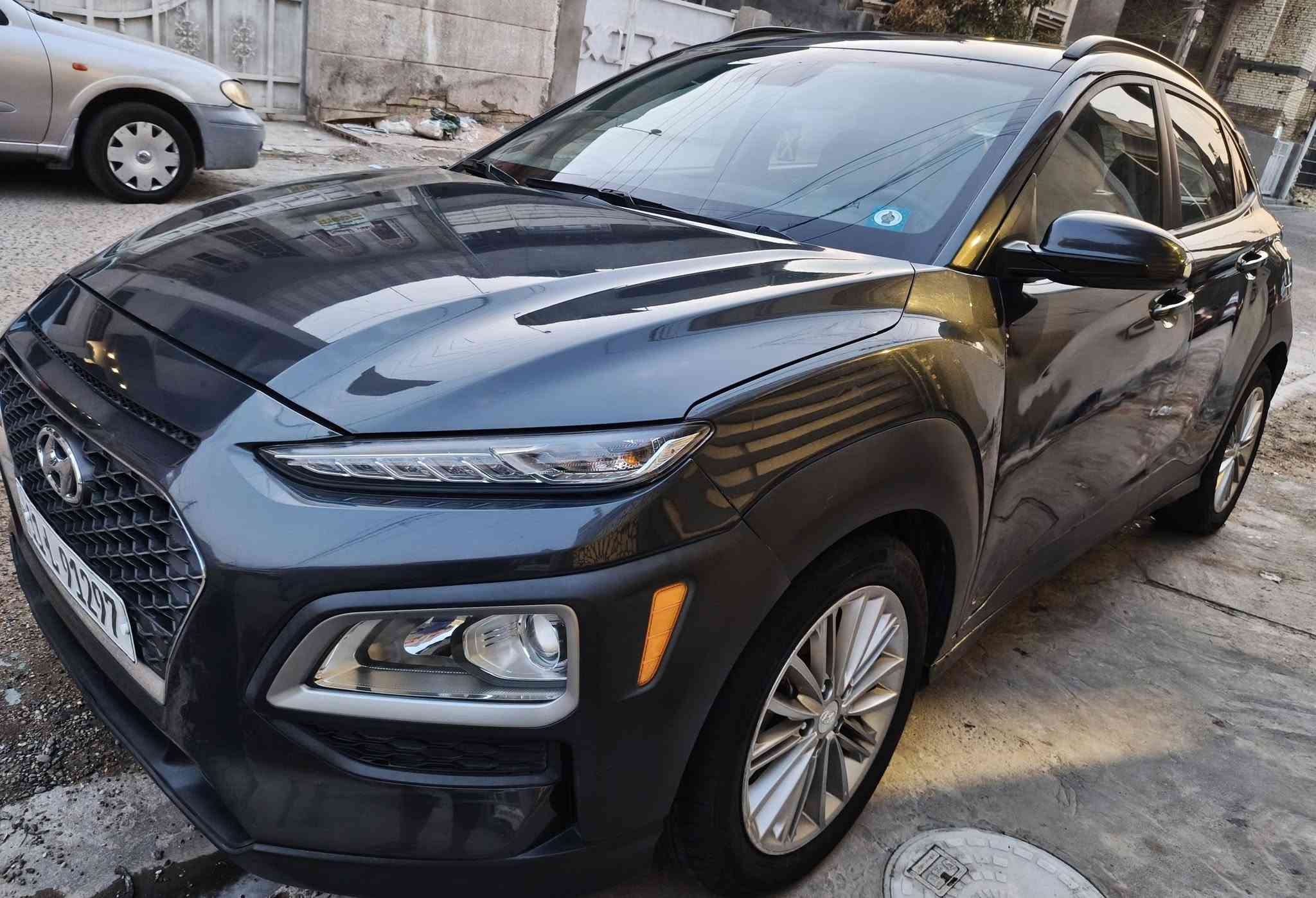 السلام عليكم كونا 2019 للبيع
رقم بغداد الجديد
وارد امريكي حادثها حلو وبسيط
ماشيه 87 الف
 بيها قطعه صبغ وحده فقط باب السايق 
بجم كبس
لسياره مواصفات حلوة
محرك 2000دوش المرغوب 
كير أوتو  ايتي المرغوب
3 انظمة قيادة
شاشه اعطال 
شاشه وكامرة
بصمه تشغل و ابواب
تدفئة كشنات 
رادارات اربع جهات
تحكمات ستيرن 
سماعات انفنتي 
السياره نظيفه وجاهزة من كلشي
كير ومحرك وتبريد جيدة جدا
 وباسمي ثاني يوم احولك 
السياره موجوده بغداد حي الاعلام 
سعرها 127 وبيها مجال 
للتواصل 
***********
واتس
***********
