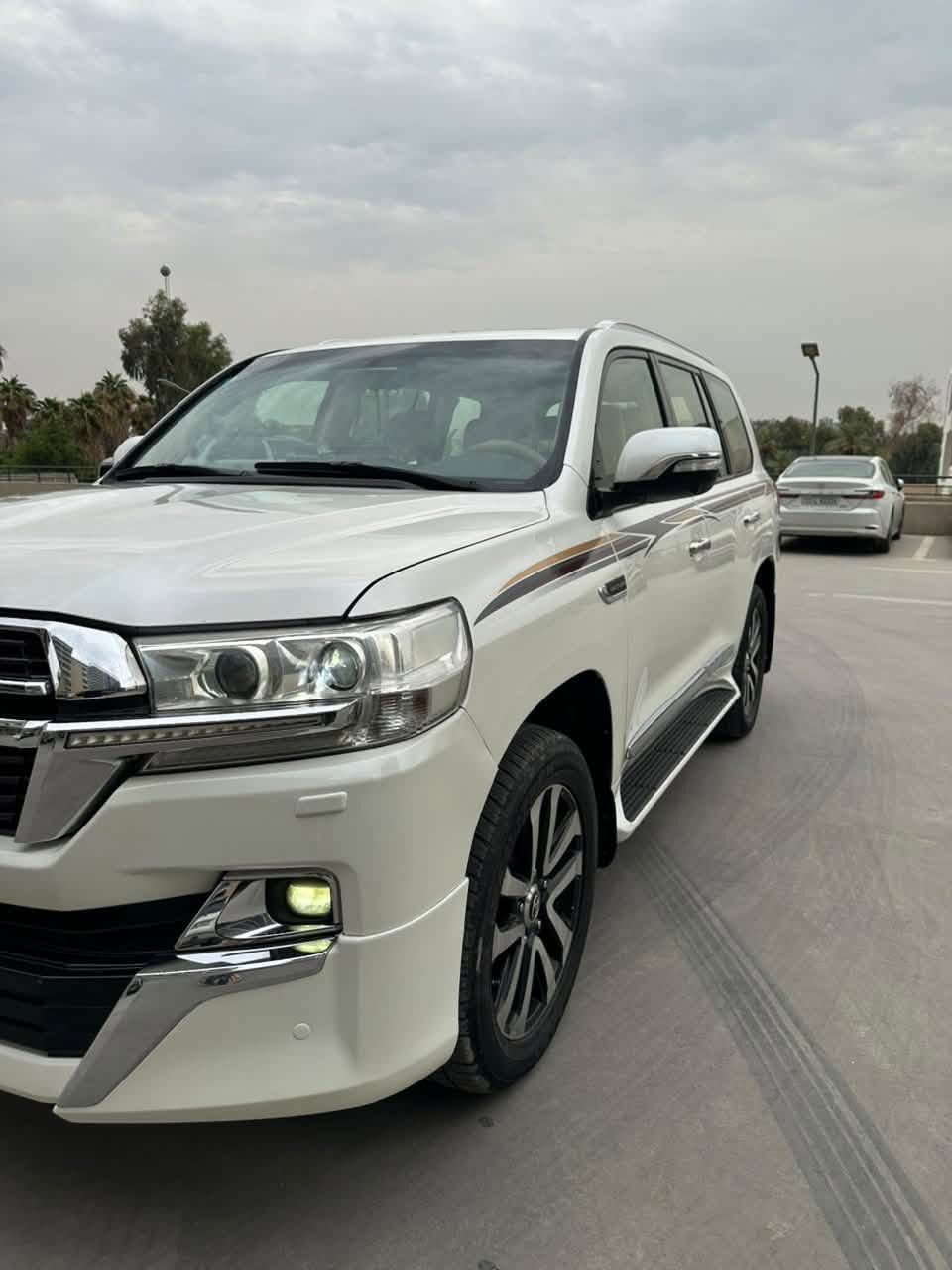 لاندكروز VXS • ٢٠١٦ • ٦٨٠٠٠ كم