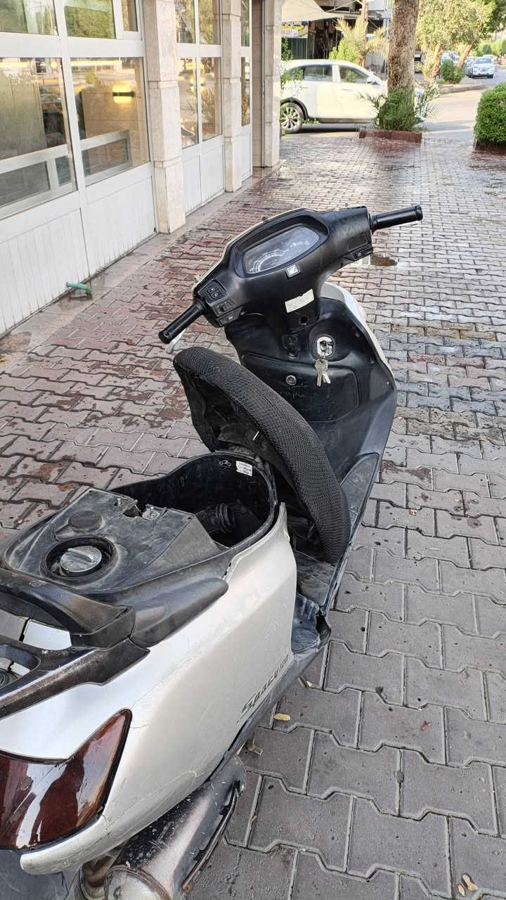 السلام عليكم دراجه سبيسي 100 كابريتر بلاديه سلف واكف هندر نكره بيها مشكله من تشد جوين الشوته متشتغل اله تفتحه 
 
الدراجه ماخذها رمبه على ايدي  مجفته مرتين

مكانها كاظميه 

سعرها 300 بيها مجال

رقمي ***********
