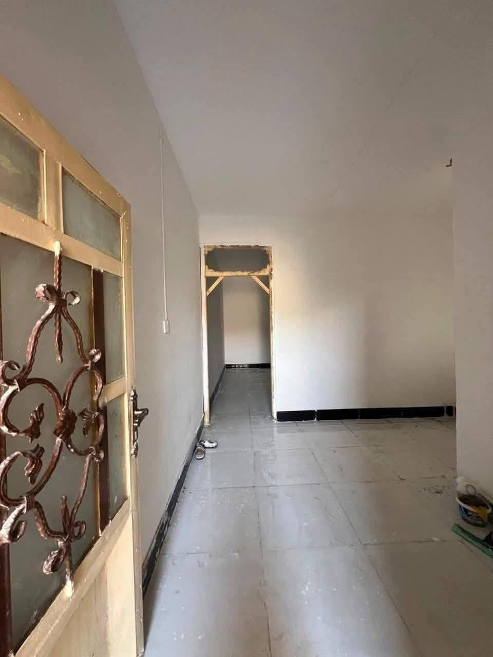 بيت الايجار حي النداء مساحه ٥٠ م طابقين على ساحه كفه شارع ستين الاول وقريب على شارع الكفيل *********** 
ايجاره 200
