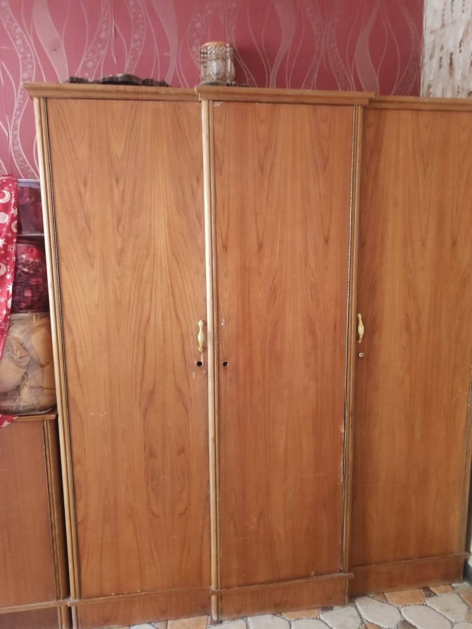 غراض للبيع كنتور ثلاث بوب سعره 150 
بوفيه طول 220 عرض متر سعره 100 وبيه مجال
 جربايه ام نفر سعره 75 وبيه مجال
مكانهن مسيب شراي يتصل ***********
