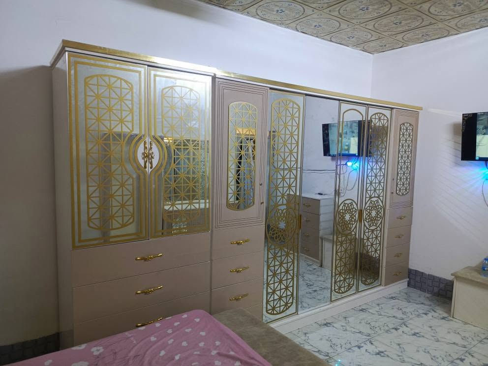 غرفه نوم تركي  ملكي كنتور 6 بوب مع ملحق 10 قطع كل عيب مابيها كلش نضيفه السعر 650 شراي خابر *********** كركوك, العراق
