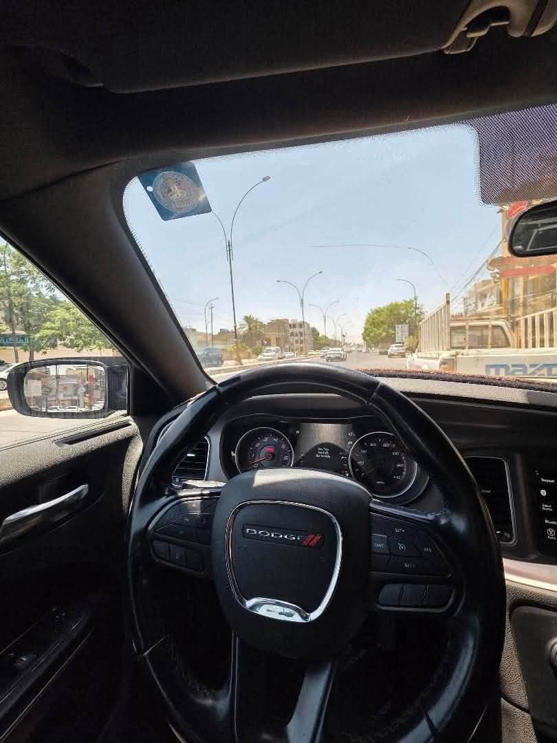 سلام عليكم اخوتي 
تشارجر 2022 sxt المواصفات المعروفه بهاي الفئه 
اخوتي السياره حادثها جاملغين أماميات وبنيد بدون لغود وشواصي البيبان  السايق والخلفي كلير امريكا صبغ فقط السيارة محدثة كت art غمازه اخوان السيارة أبيعها جاهزه بدون أي نواقص السعر ٢٠٠ ورقة قفل السيارة جاهزه المو شراي لا يتصل ويتعب نفسه لأن نضيفه وبالحقيقه احلى من الصور 
الرقم *********** مكان السياره بغداد صليخ 
ممشى
