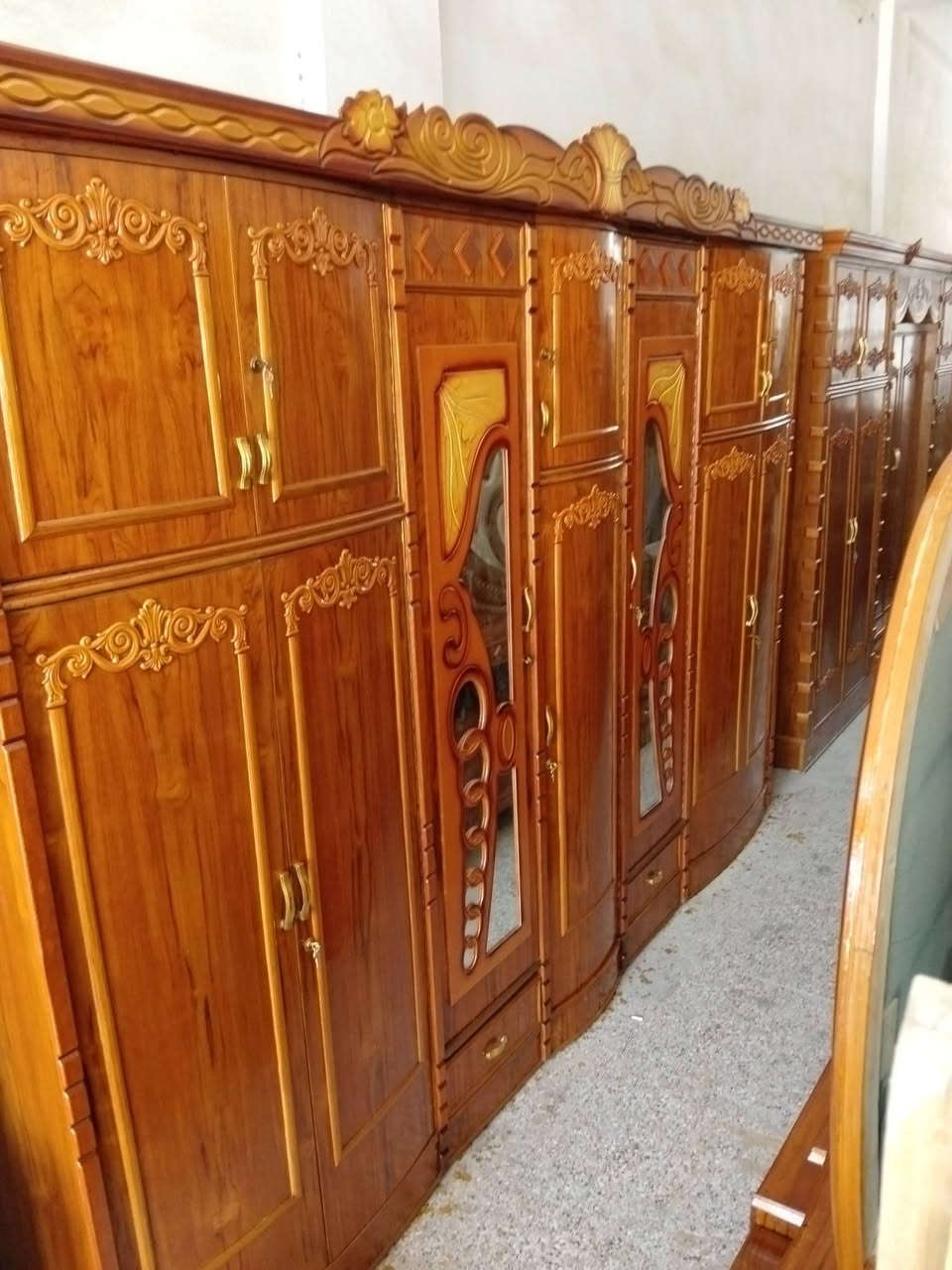 السلام عليكم غرفة للبيع 7 باب طابقين صاج احطاطه داخل خارج ظهر جرجوبه صاج اخت الجديده بشرط السعر 850الف وبيه مجال العنوان كاطون الرازي شارع ابو رباح قرب جامع أسماء الله الحسنى مزاد ابو كرار الغريباوي ***********
