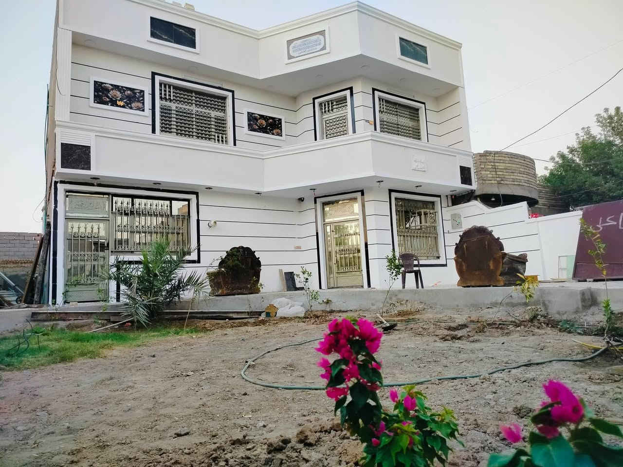بيت لبيع المساحه 300 بي كراج جبير يوسع سيارتين وحديقه كبيرة و4غرف نوم كبار وحمامات ثنين وستقبال وترك داير بيت بيت جاهز من كلشي بناء حديث محد كاعد بي الزعفرانيه حي امانه نهايت شارع شيخ مناف جهت الوليد طابو زراعي سند 25 وكاله ام صوره السعر وتاساب أو اتصال فقط ***********
