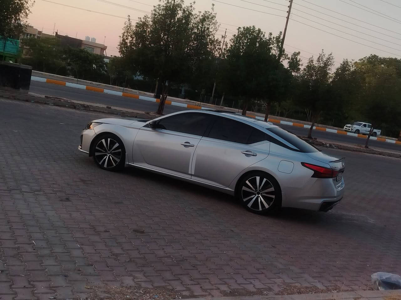 السلام عليكم قبل كل شي اقره المنشور وتعال خاص.
عندي ملاحظتين فدوه من تجيني لدكلي تختلف عن الصوره مثل متشوفها بصوره تشوفها بل حقيقه

وملاحظه ثانيه منزلك كل الصور ومكان الحادث والسونر ورقم الشاصي وحادثها كلش حلو 

التيما موديل 19 sr محدثه 24
المواصفات ميحتاج اكتبها فول واحد على واحد رادارت وسقف سلايت

السياره بدون دواخل وشاصي
ارباك برده جهه السكن فقط طاك
گير ومكينه شرط
ادامه كامل مسوي لسياره

ملاحظه نقصها فقط درايم شفت جهه سايق بي صوت
وفقط شويه ترتيب الدعاميه تكعدها  
ماشيه 126 ميل
رقمها سليمانيه شرط تحويل
سنويه صار سبوع ساقطه
السعر 128 بي مجال
رقم الهاتف ***********
مكاني ديالي خانقين
فدوه اروحلك لتعبني كتبتلك كلشي ونزلت صور الحادث هم
