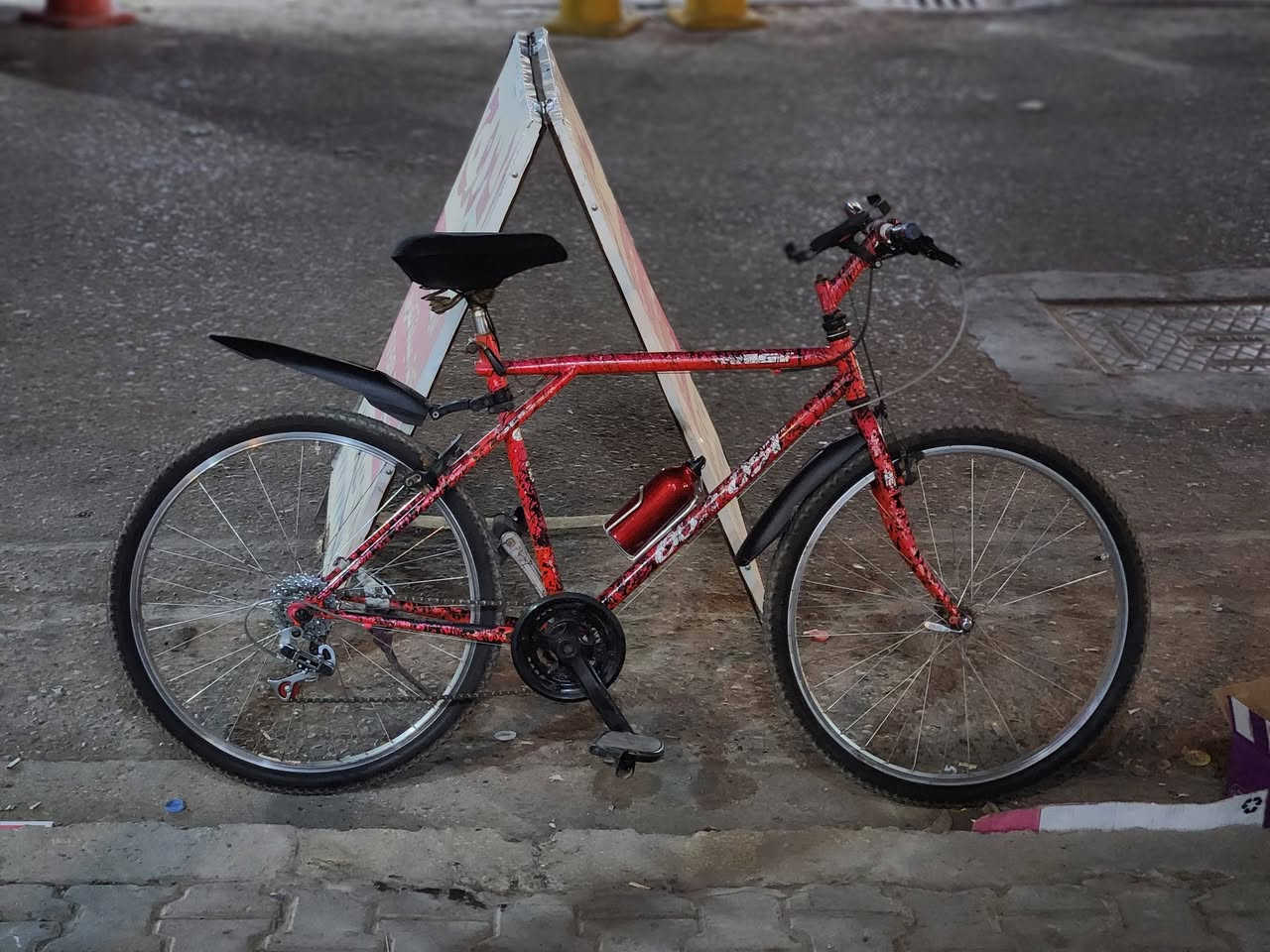 السلام عيكم
🚲 للبيع بايسكل بحالة ممتازة

• النوع: GT
• الحالة: نظيف ومستخدم استخدام شخصي
• البايسكل جاهزة للركوب و 7 كير 
• بريك امامي خلفي
• مناسب للرياضة والاستخدام اليومي

💰 السعر: [١٢٥ الف] وبي مجال بسيط
📍 الموقع: [بغداد الكاظميه]
📞 للتواصل: [***********]
