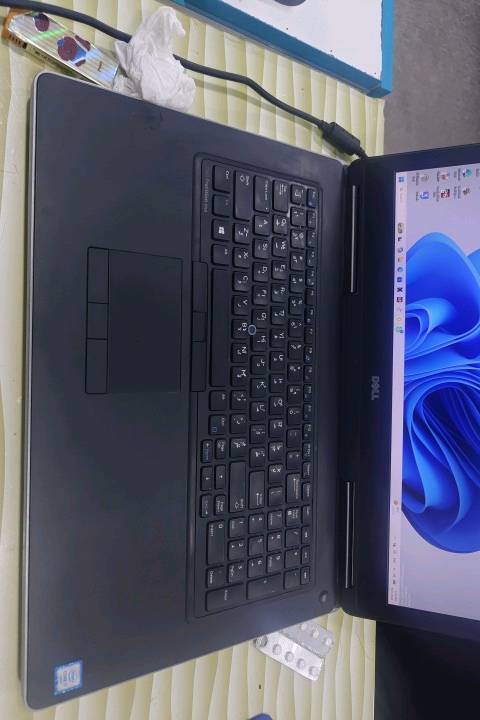 هاي المواصفات دبل هار 
حجم الشاشه 17
مديل الابتوب dell7710