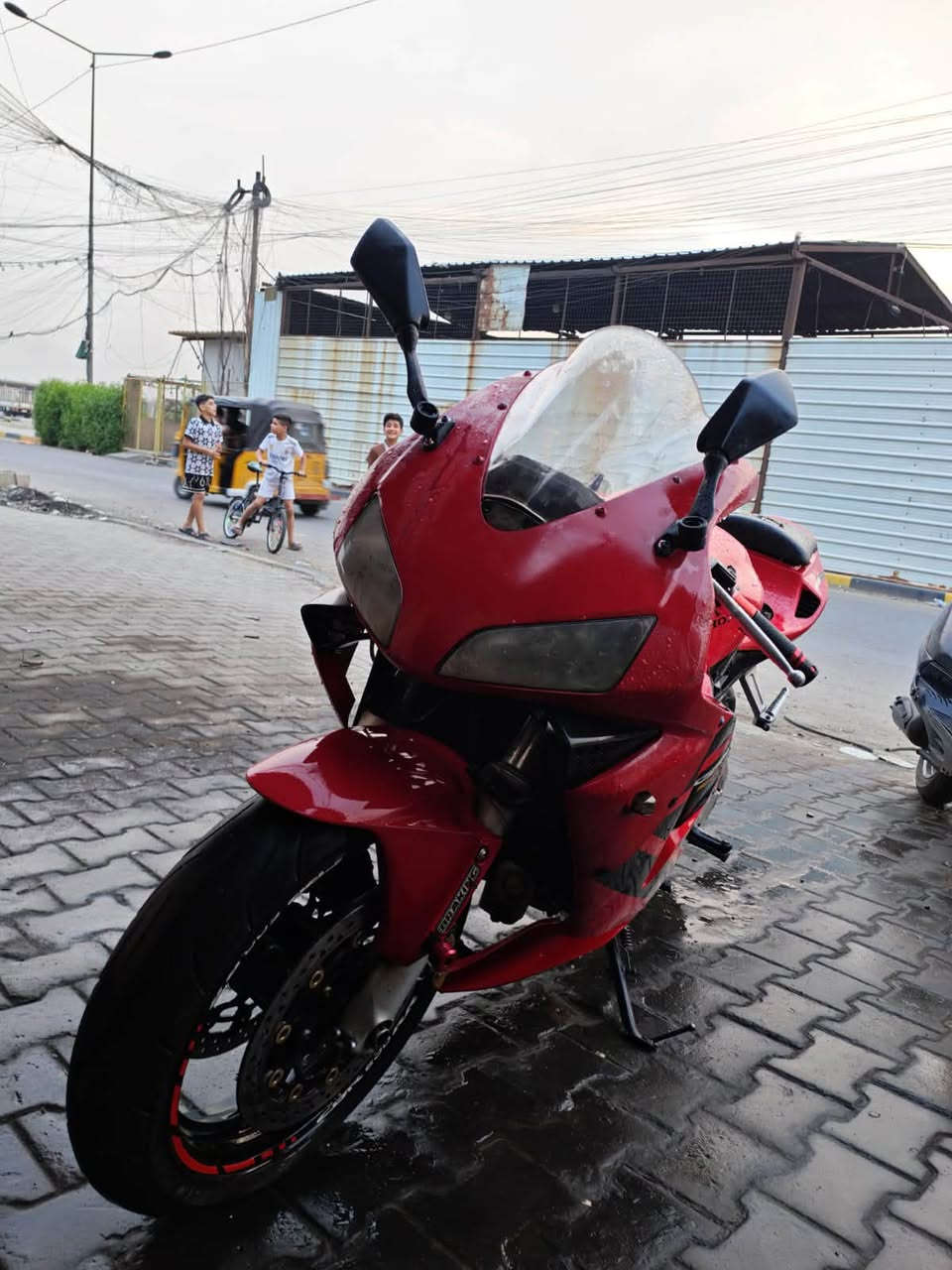 سلام عليكم دراجه RR600دراجه ابيع طافيه بيه طبك بلضفيرة السعر ١٢ وبيها مجال مكان الدراجه الحسينيه رقم التلفون***********
