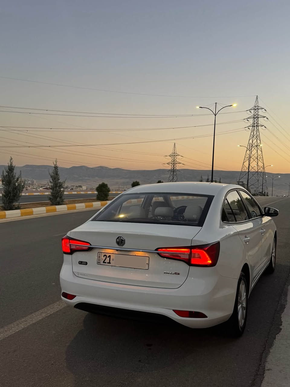 ✨ MG 5 STANDARD PLUS 2024 ✨

🚘 ئێم جی فایڤ ستاندارد پڵاس ٢٠٢٤ — زەمانی شەریکە

ماشاءالله،نموونەی هەیکەل و جوانییە،
هەموو سێرڤسەکانی لەلایەن شەریکەوە ئەنجامدراوە، وردەی نییە و  زۆر جوان و پاک ڕاگیراوە.

🔹 مواسەفاتی Standard Plus:
• شاشە
• کامێرا
• حاسەی دواوە
• دەبڵ گێڕ (عادی و ئۆتۆماتیک)
• گێڕی قورس
• IOS CarPlay
• Android CarPlay
• و زۆر مواسەفاتی تر…..
• کامل سێرڤس کراوە
• ڕۆنی مەکینە تازەیە
• چوار تایەی تازەی لە ژێرایە
• گێڕ و مەکینە، تەبرید و کارەبایات بە شەرت

📍 ڕەقەم: سلێمانیە
   تەحویل غرامە بە شەرت

📞 بۆ زانیاری زیاتر و بینینی سەیارەکە:
***********
***********
