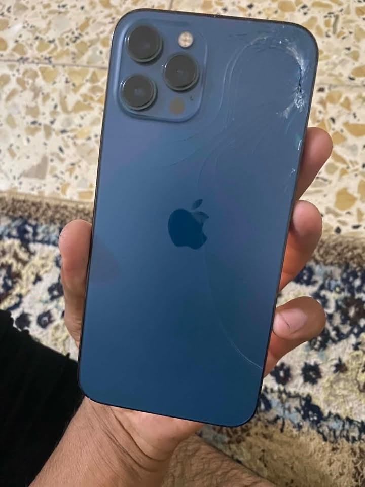 سلام عليكم حبايب  ايفون 12 برو ماكس شرق اوسط فقط ظهر مكسور بطاريه 74 شاشه اصليه  سعره 500 بيه مجال ***********

