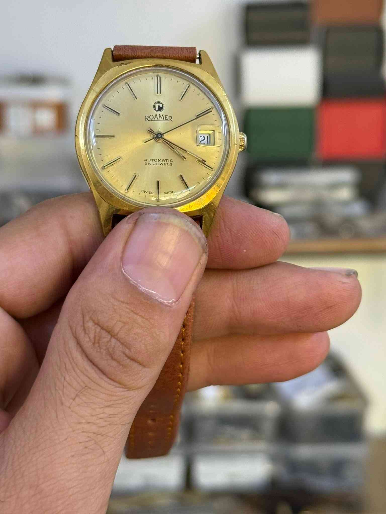 ساعات سويسرية • ساعات يابانية • نظيفة جداً